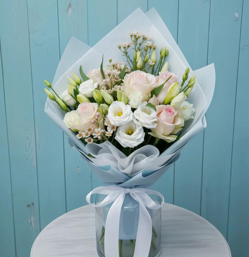 Букет очаровательный аромат в Мишкино Республика Башкортостан Букет цветов из: Розы и Лизиантусы в Мишкино Республика Башкортостан