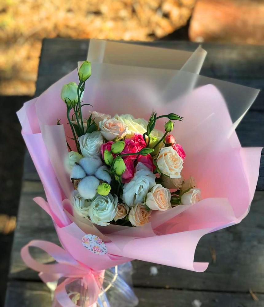 Букет цветочный коктейль в Мишкино Республика Башкортостан Букет цветов из: Розы и Лизиантусы в Мишкино Республика Башкортостан