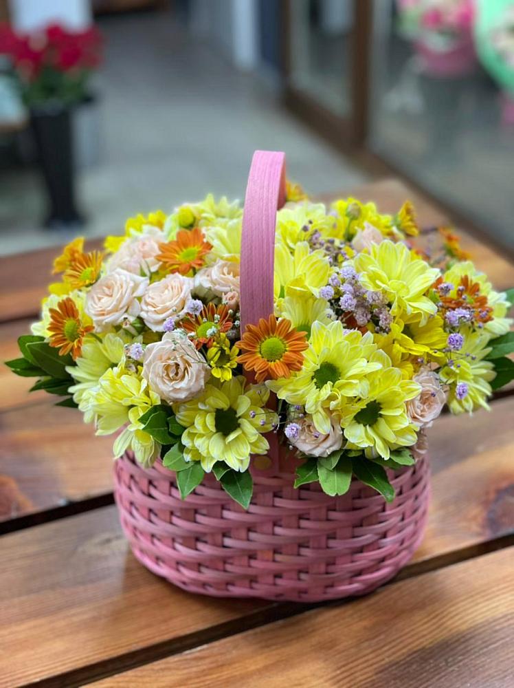 Композиция цветы лета в Мишкино Республика Башкортостан Цветочная композиция из Хризантемы и Розы в корзине в Мишкино Республика Башкортостан