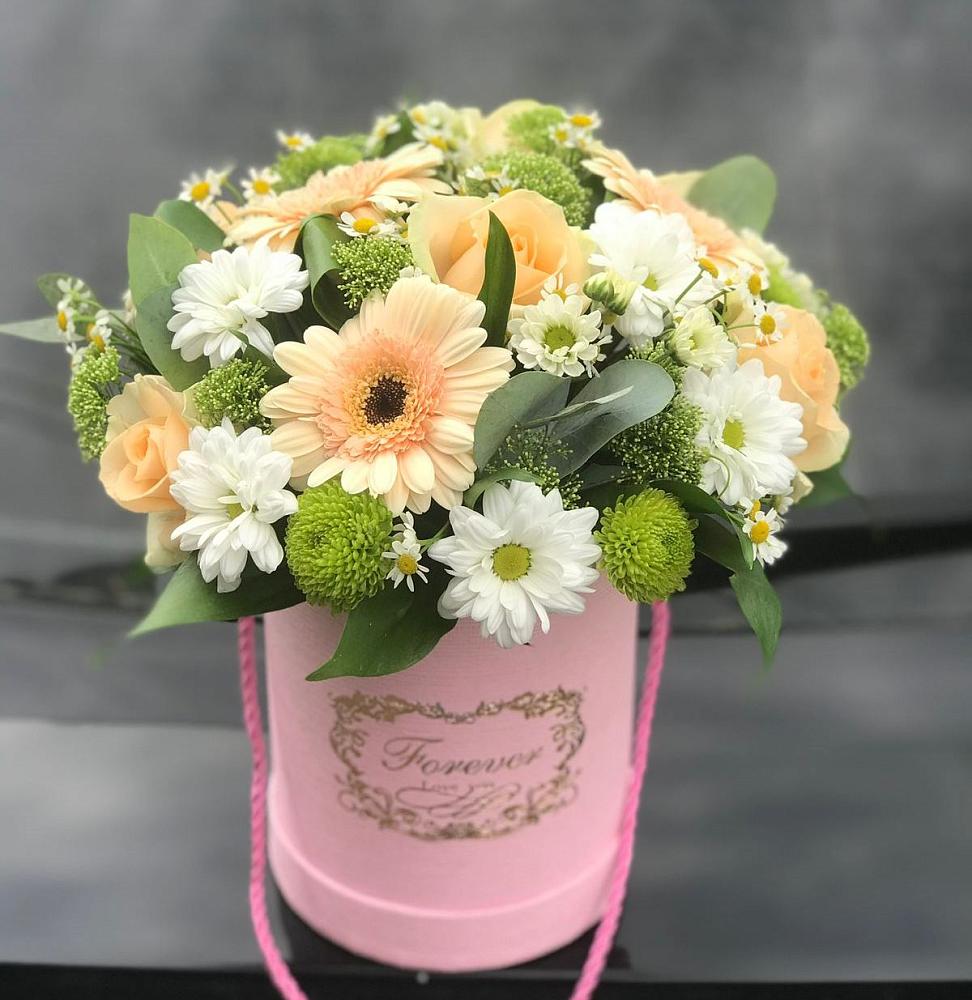 Композиция маленькая прелесть в Мишкино Республика Башкортостан Цветочная композиция из Розы, Герберы и Хризантемы в шляпной коробке в Мишкино Республика Башкортостан