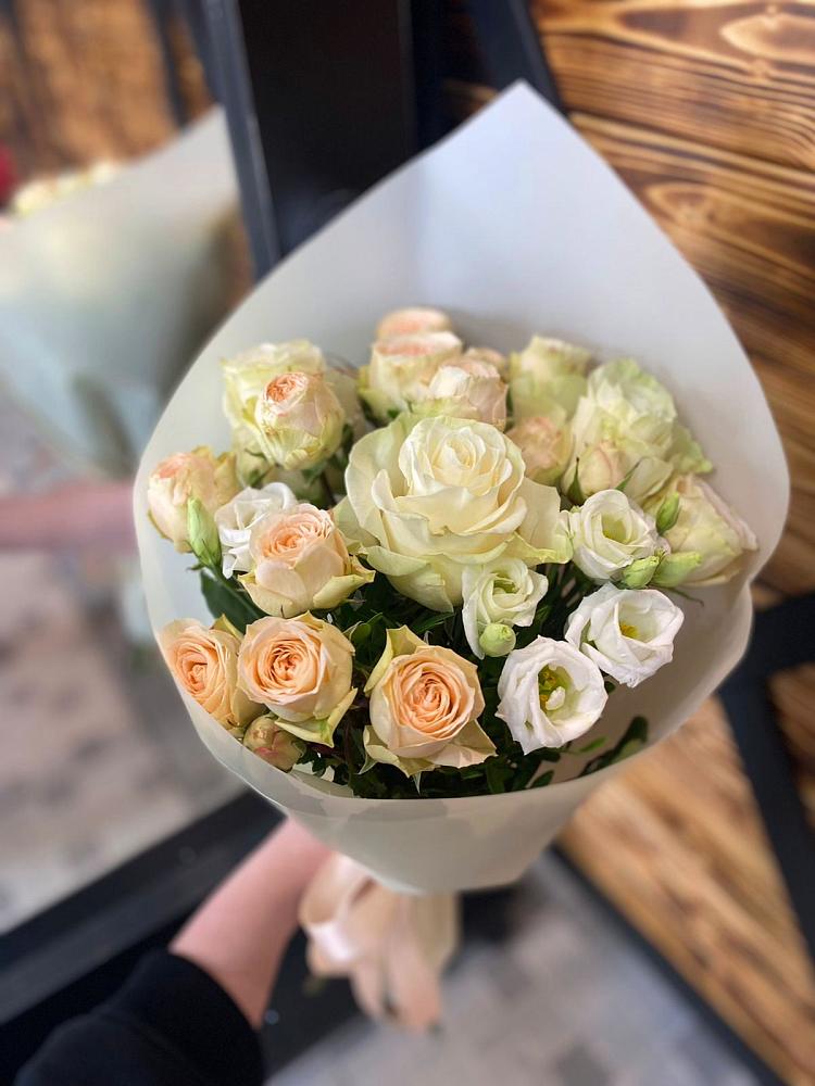 Букет Летний бриз в Мишкино Республика Башкортостан Букет цветов из: Розы и Лизиантусы в Мишкино Республика Башкортостан